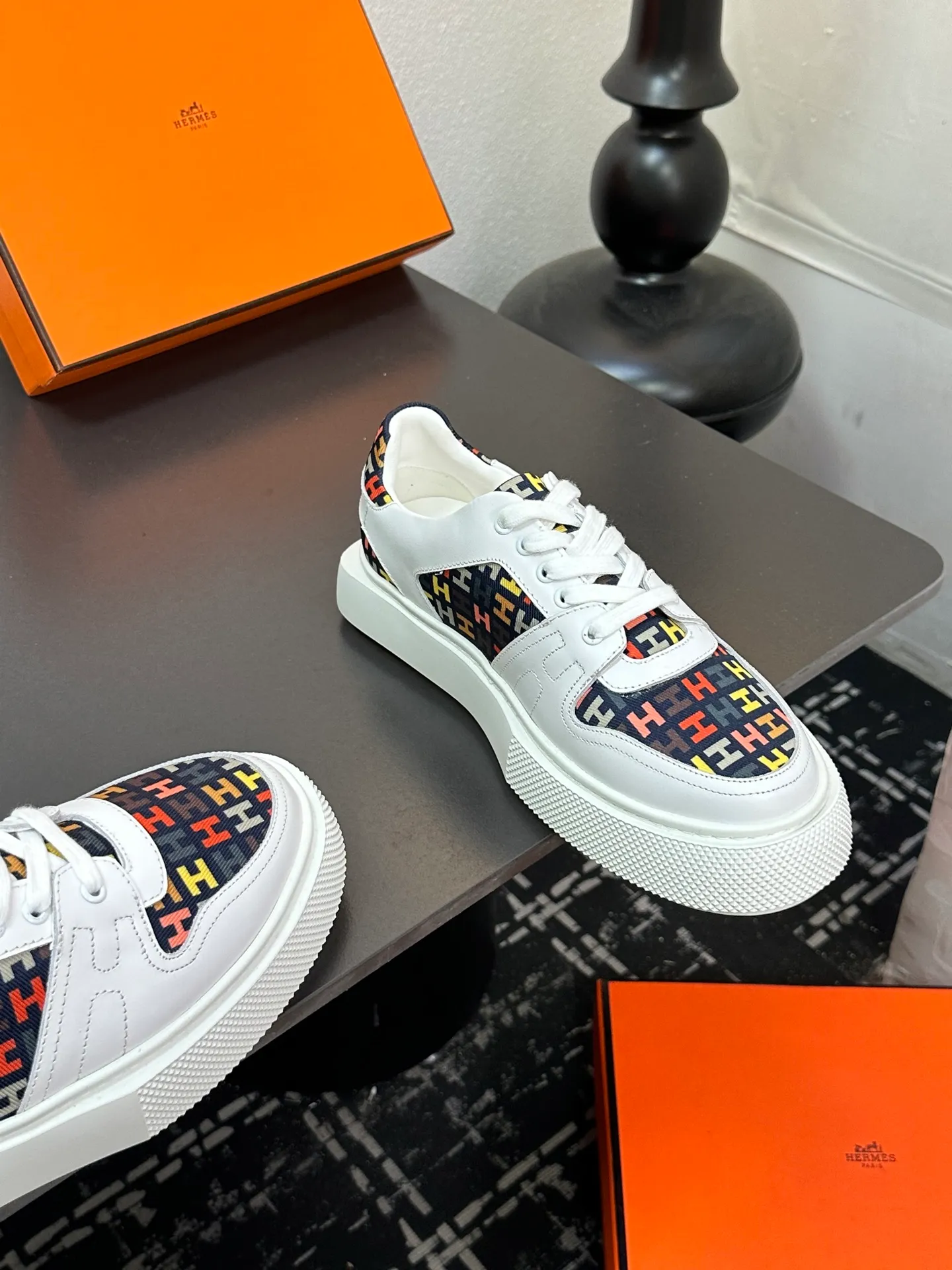 p700💰Men's shoes ❤️❤️Hermes top version# Hermès deep series couple's small white shoes casual skateboard shoes Stylish graphic design to create retro style Upper: cowhide material Lining: sheepskin lining Outsole: TPU outsole Size: 38-45